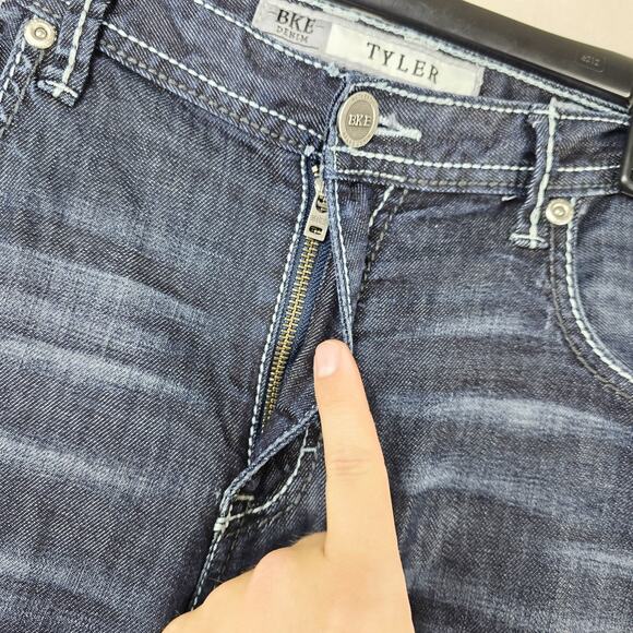 BKE Denim Tyler Straight Leg Blue Jeans 33R 33x26 Whiskers Faded Grunge - Picture 4 of 16